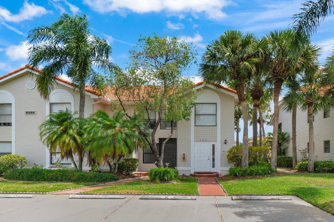Enjoy the comfort of this open and airy condo featuring a spacious open layout and vaulted ceilings.