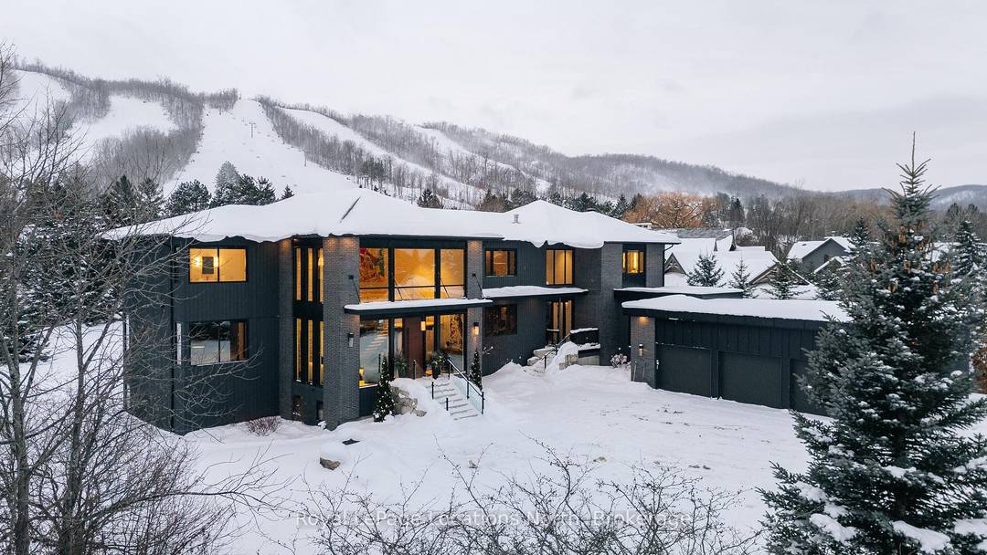 Walk to the Ski Hills ! Experience awe inspiring escarpment vistas from this meticulously designed luxury residence set in the heart of the Blue Mountains on a quiet, private cul ...