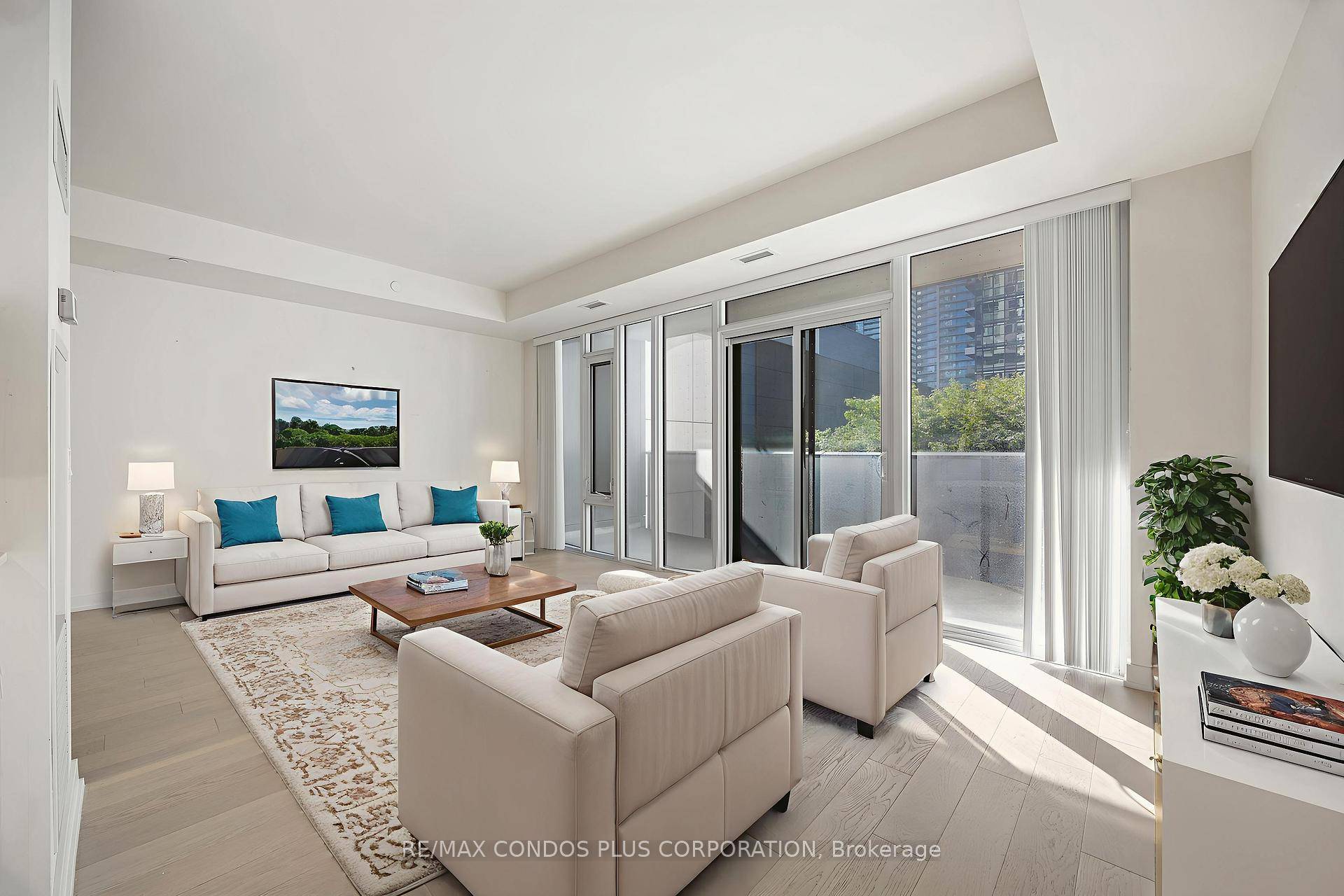 Welcome To A Bright And Beautiful Suite In The Heart Of The City.