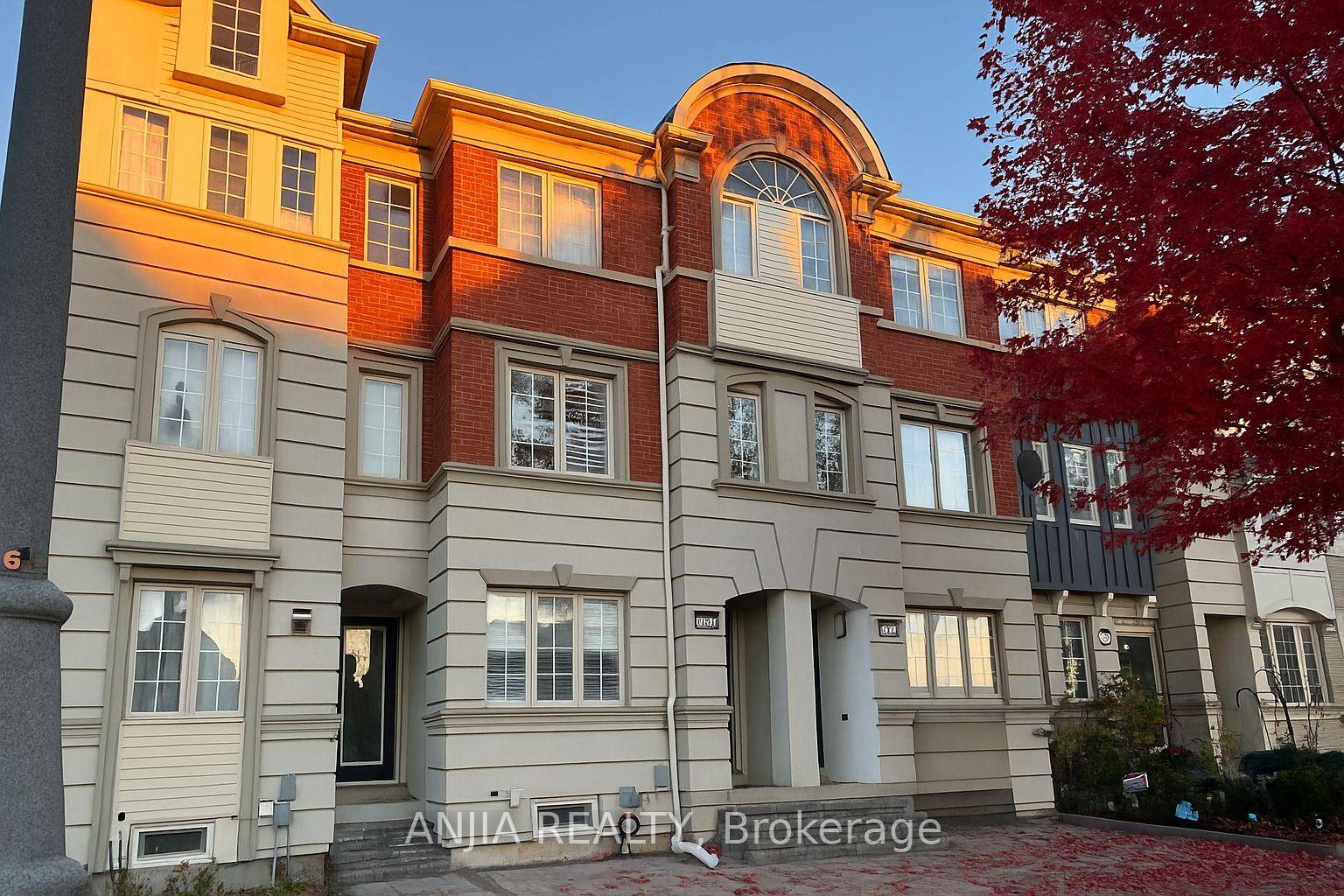 Bright, Sun Filled amp ; Move In Ready Townhouse In The Highly Sought After Cornell Community !