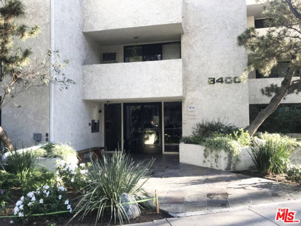 8400   De Longpre Ave 2BR Sunset Strip La
