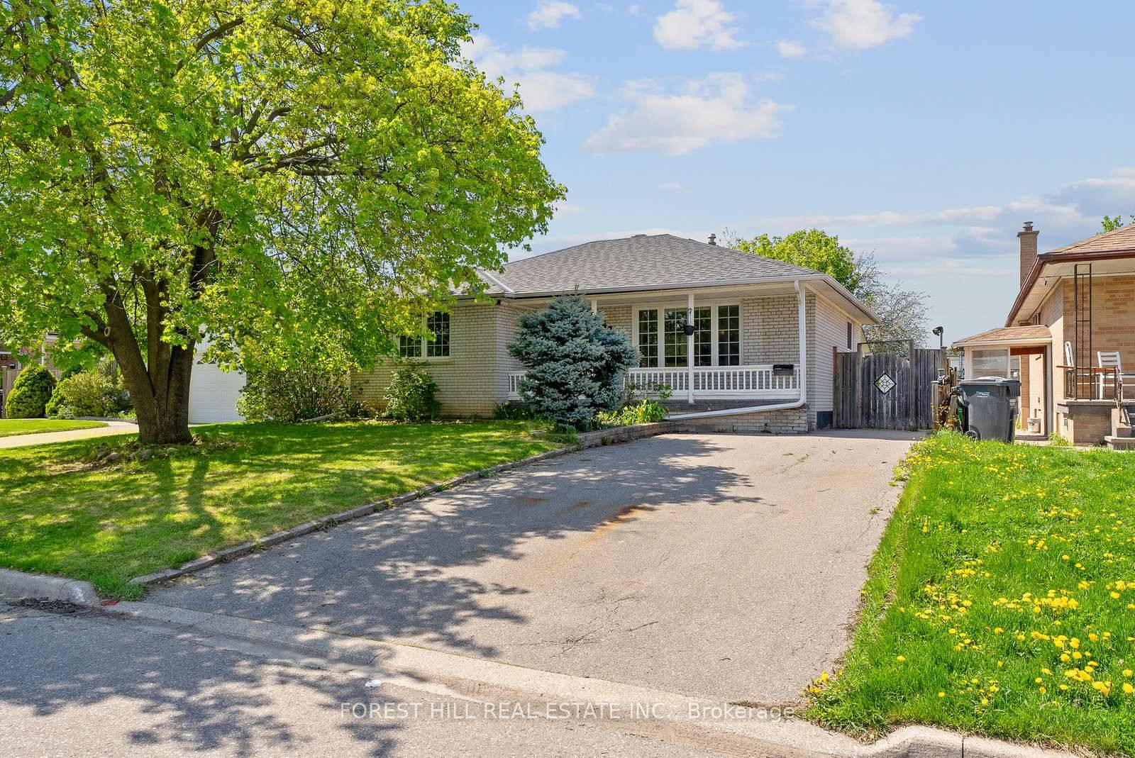 Welcome to this beautifully refreshed bungalow, offering the ideal blend of comfort, functionality, and versatility.