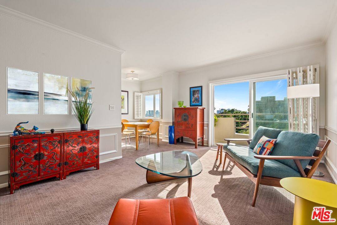 1131   Alta Loma Rd 1BR Sunset Strip La