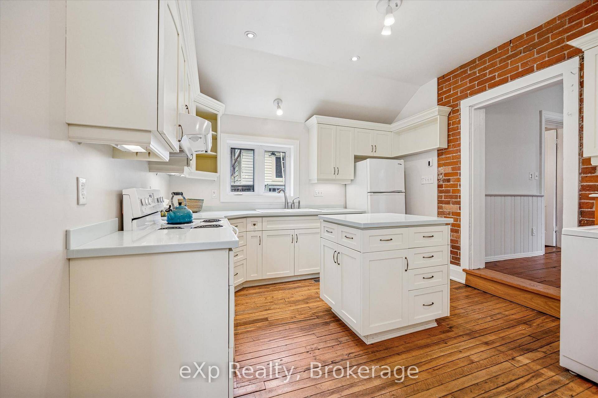 Charming brick century bungalow in the heart of the Ward !