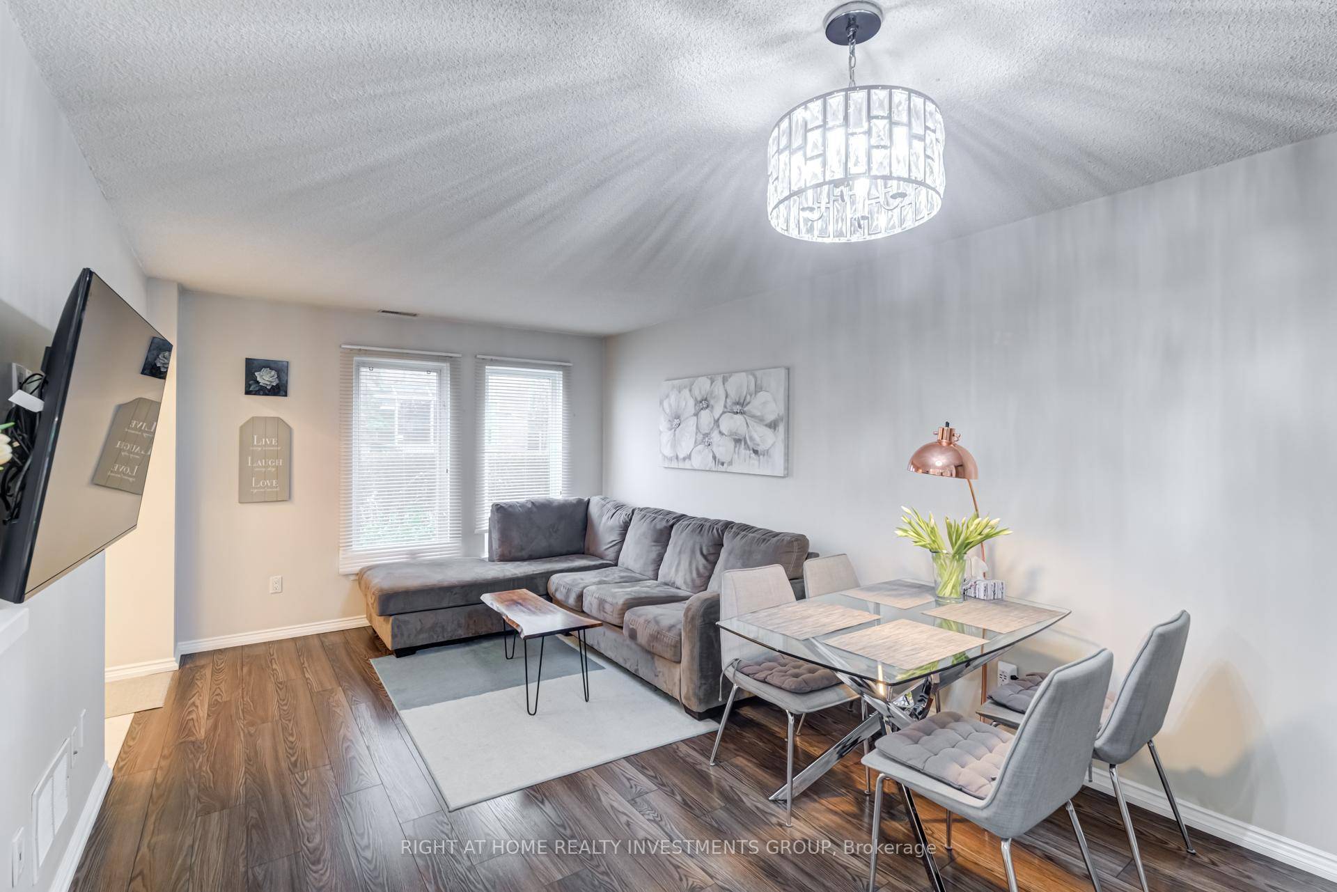 Upgraded 3 Bedroom Townhouse in a Gated Community Near Bathurst amp ; Steeles.