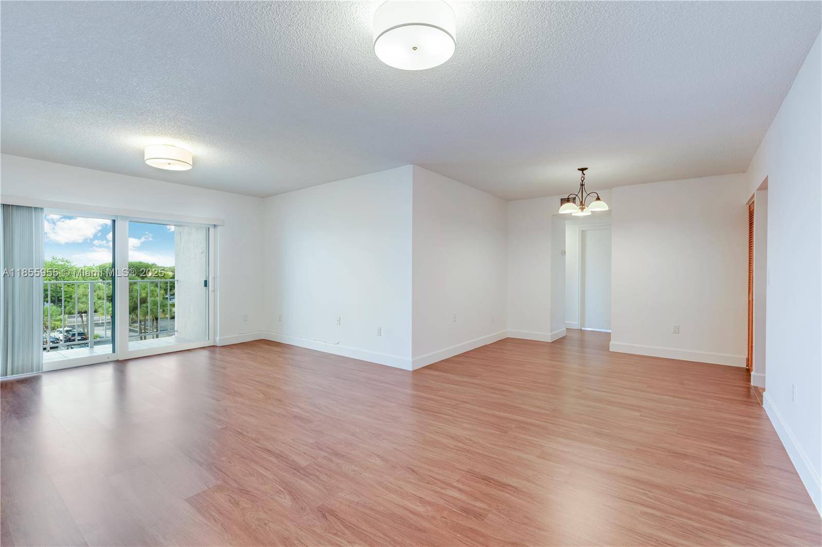 Rarely available 3 bed, 2 bath corner unit on the 4th floor in centrally located Kings Creek South.