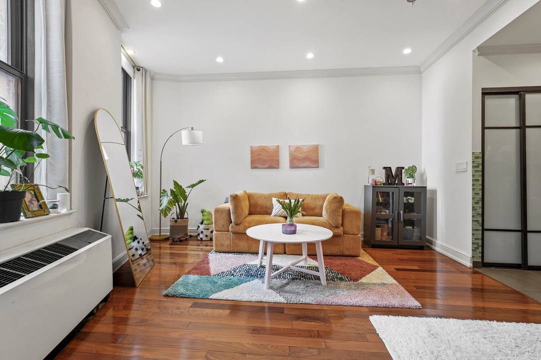 Perfectly positioned at one of Downtown Manhattan's most recognizable corners, this investor ready residence at the landmark Cocoa Exchange is delivered with a tenant in place, offering immediate rental income ...