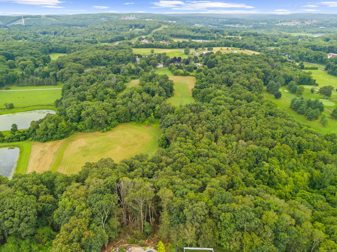Rare 38. 56 Acre Parcel with Golf Course Views Portland, CT Attention developers, investors, and visionaries this is your opportunity to own a prime 38.