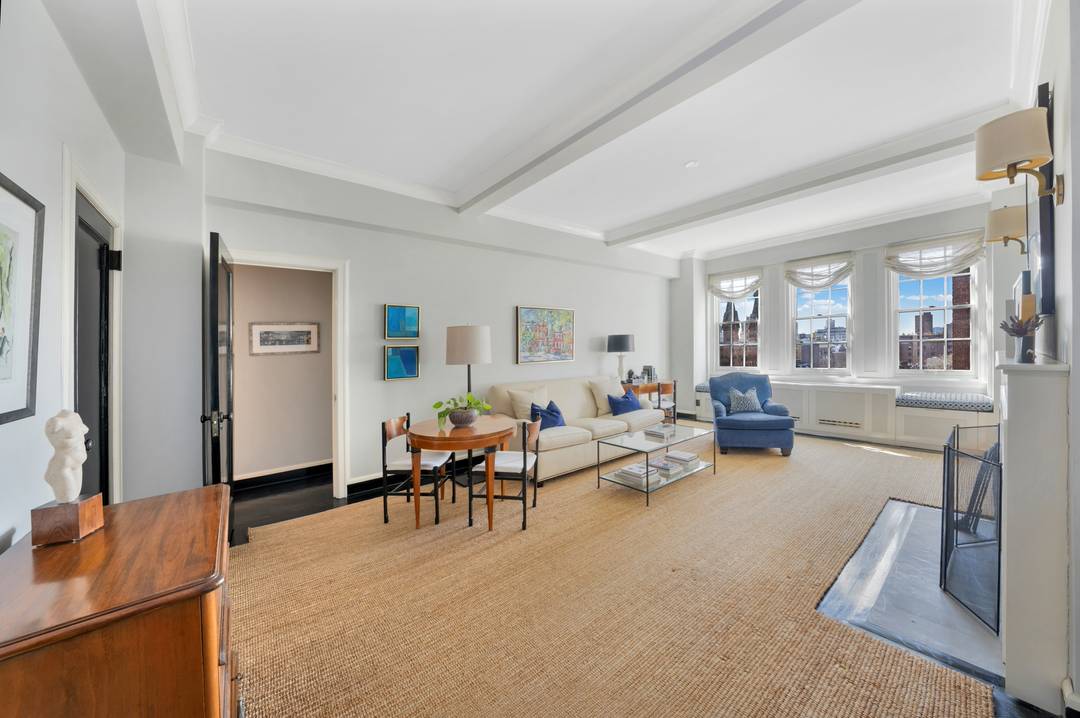 Prewar Perfection on Lower Fifth Avenue !