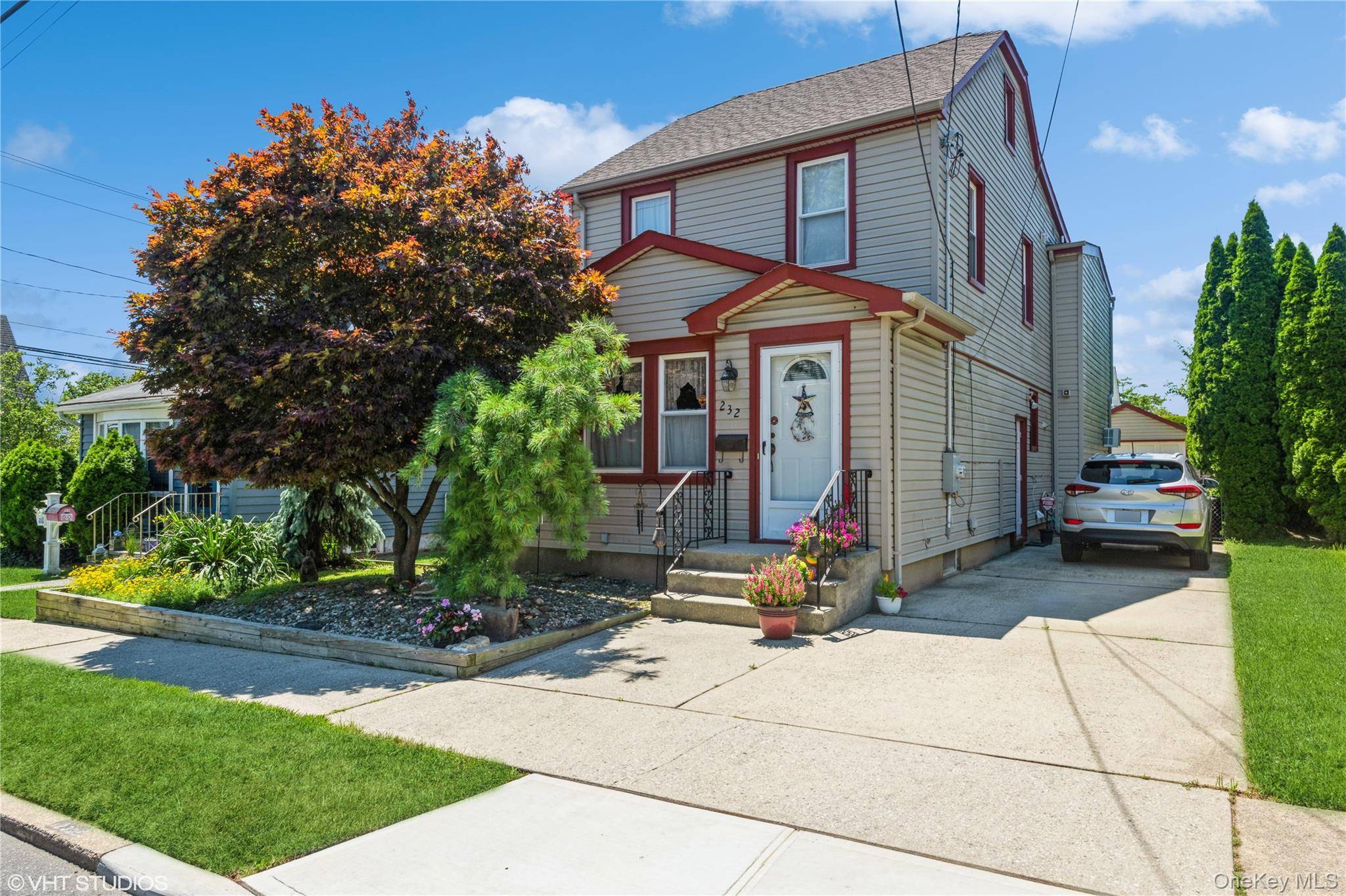 This Extra large Chatlos Colonial offers a BROAD array of possibilities with it's unique size and layout.