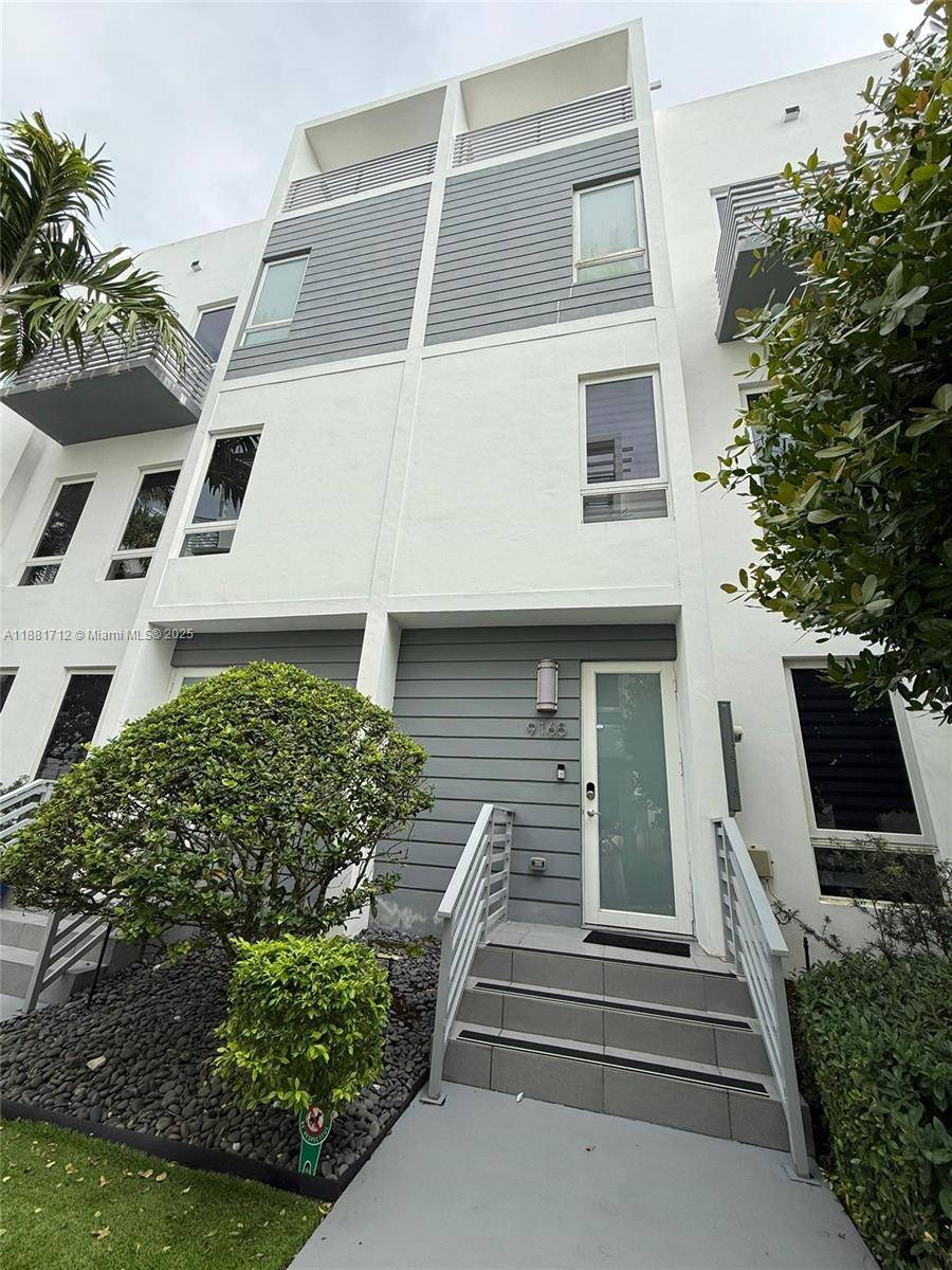Luxury Contemporary Townhome and Gated Community in the City Doral Contempo Townhouse 4 Bedrooms 3 1 2 Bath, Rooftop Terrace with Summer Kitchen, Unit 3 Story.