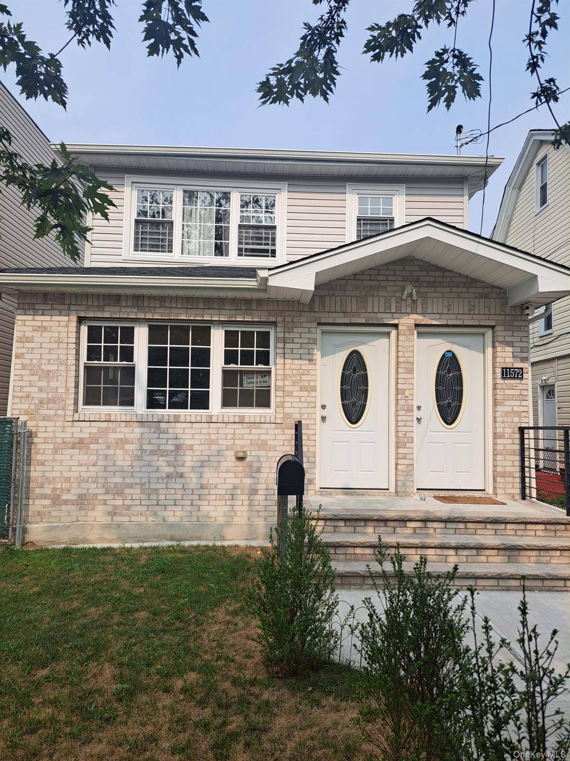 beautiful first floor 3 bedroom apartment, 2 full bathrooms, open floor, hardwood floors
