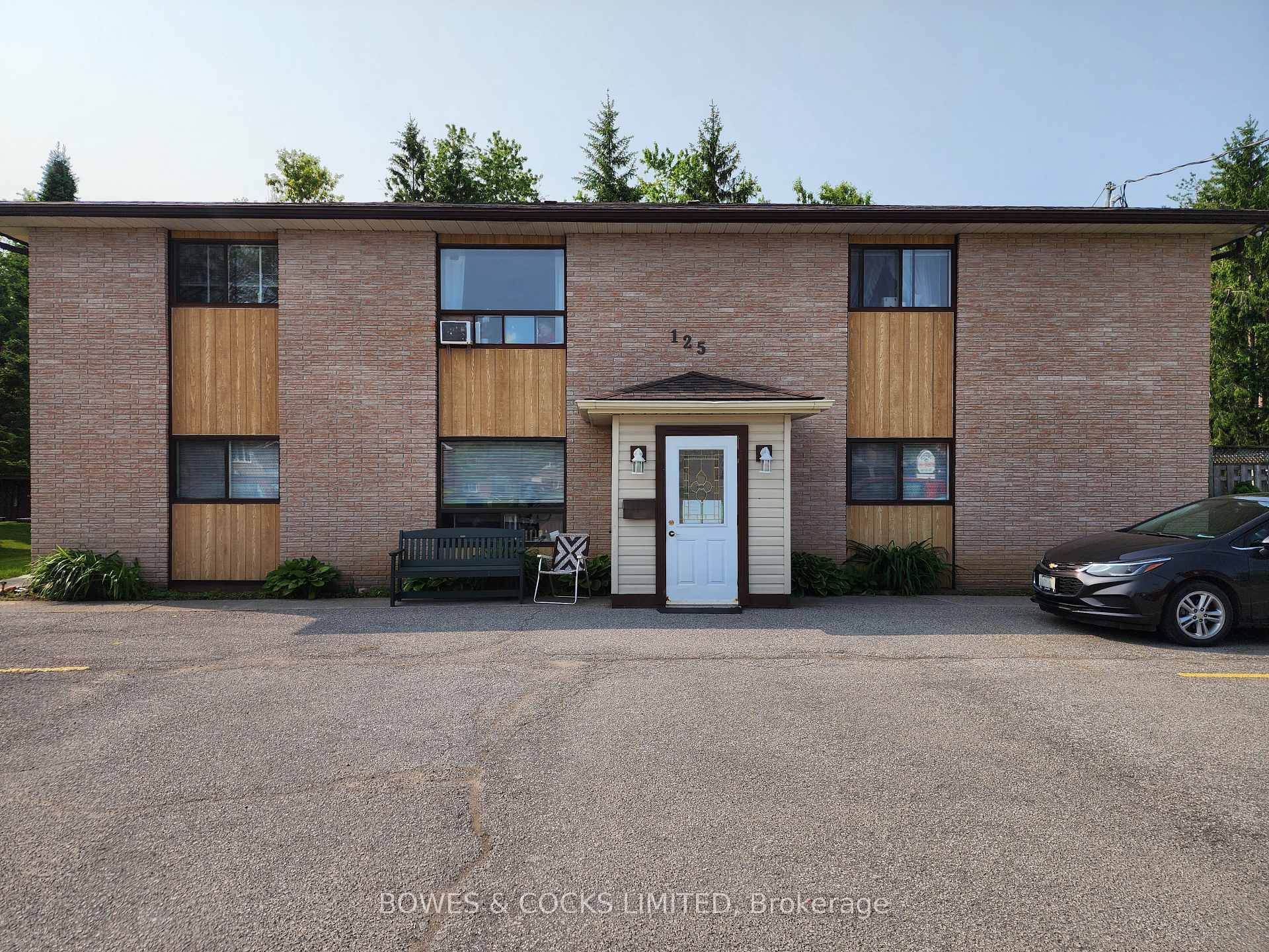 2nd floor unit in a small, very clean, adult building, minutes to downtown Lindsay.