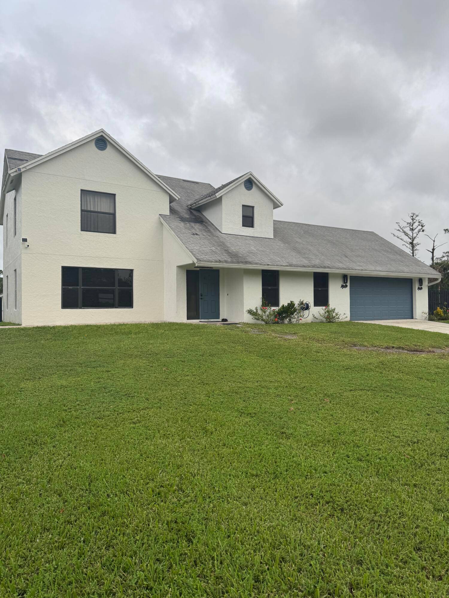Nestled within five picturesque acres of countryside, this exceptional horse property combines the tranquility of rural living with the conveniences of modern amenities.