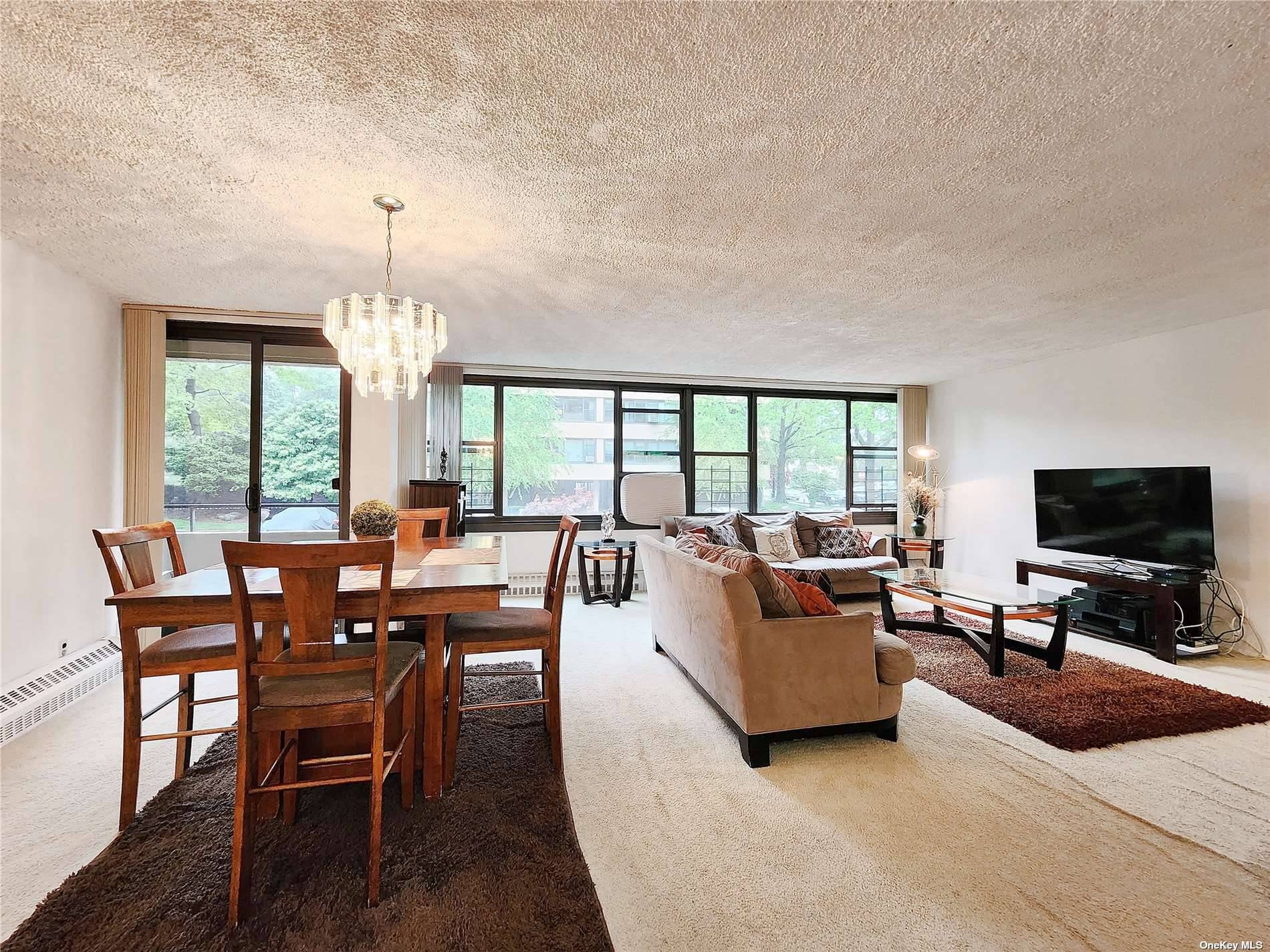 Great Value ! Open Concept Kitchen.