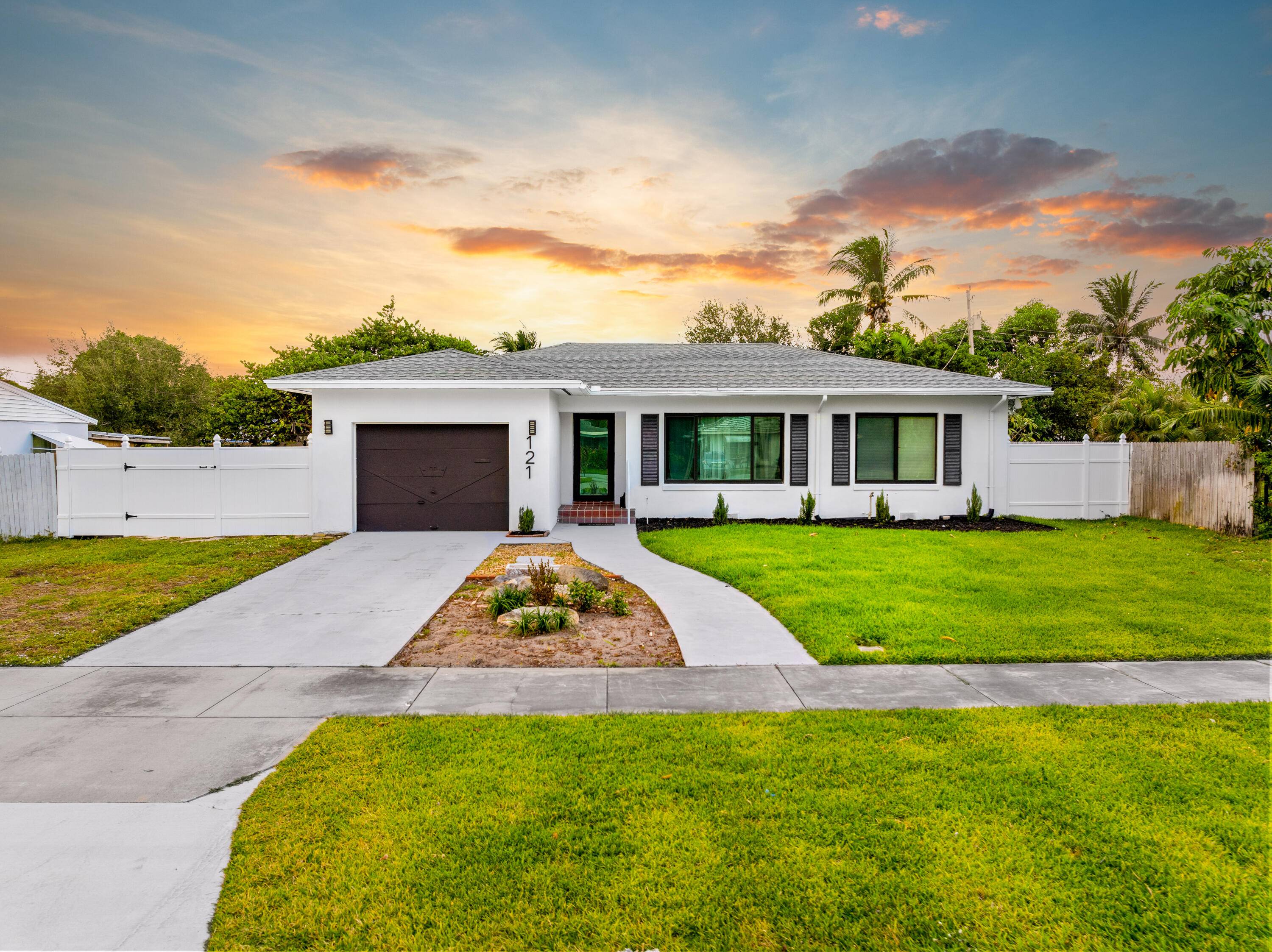 Welcome to your beautiful renovate INTERCOSTAL Home.