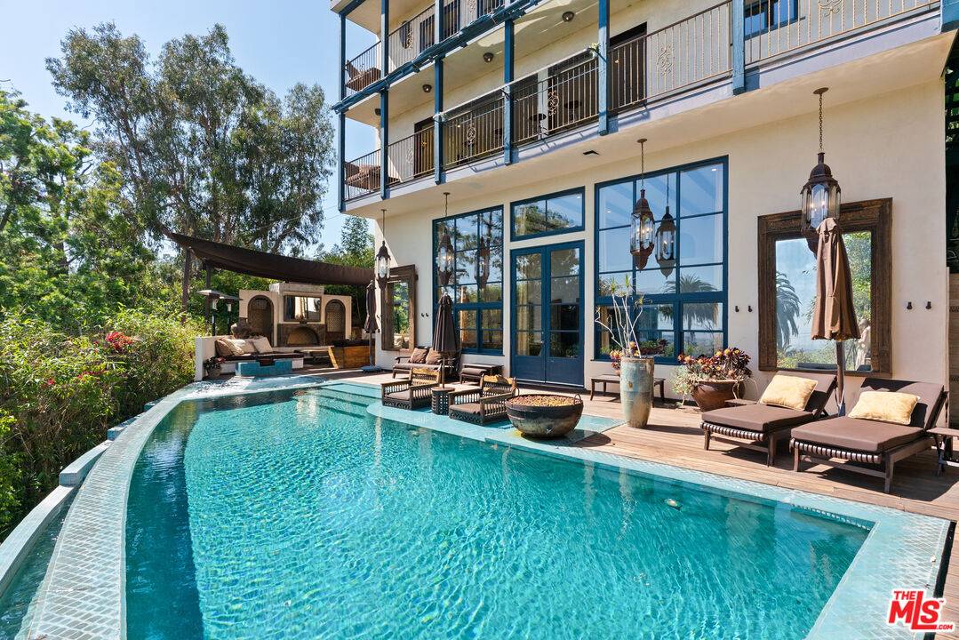 9140   St Ives Dr 3BR Sunset Strip La