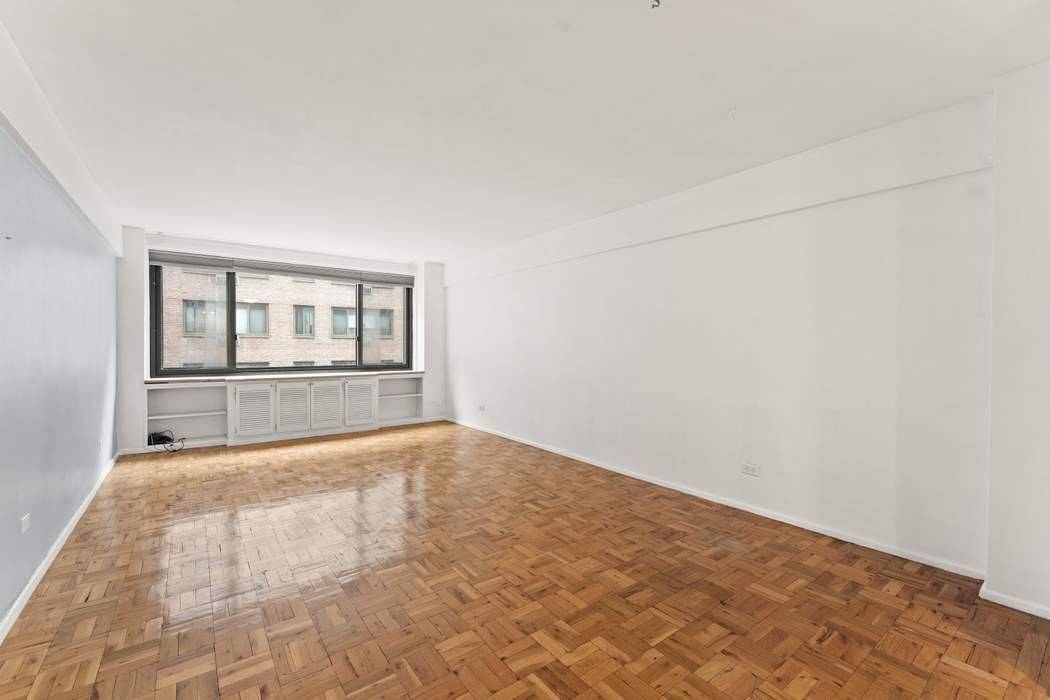 Nestled in the heart of Lenox Hill, one of Manhattan s most coveted neighborhoods, this bright, quiet and spacious south facing one bedroom, one bathroom residence showcases a thoughtfully designed ...