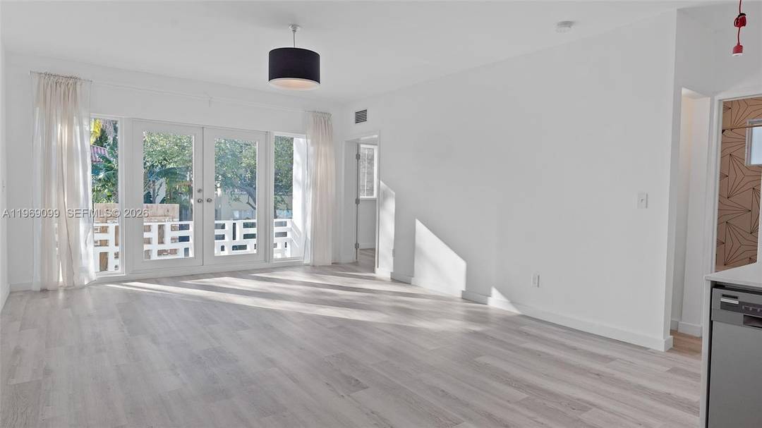 If you are an investor looking for the opportunity to own a multifamily rental income, 1561 Jefferson Avenue is the building for you.