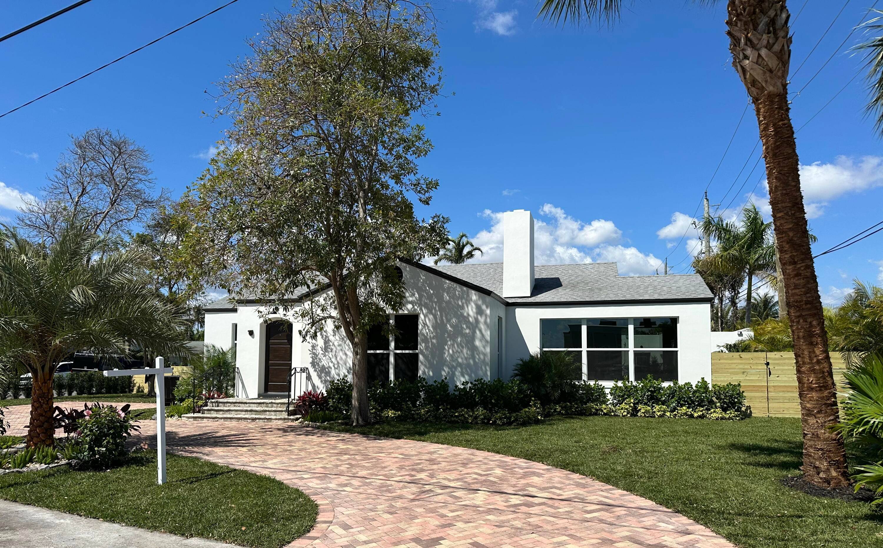 Beautifully ground up renovated Home in a great neighbourhood, minutes away from the beach and famous Worth Avenue, new roof, all impact windows and doors, brand new everything, bathrooms, kitchen, ...