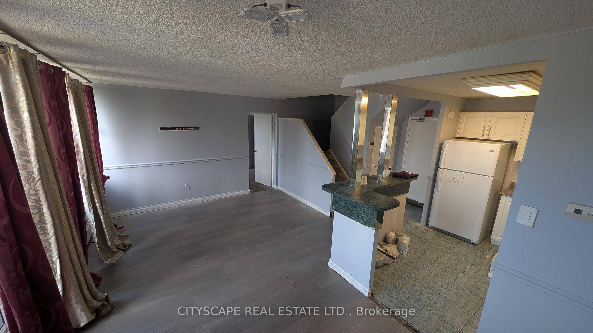 For Lease, Rarely offered, Spacious and Well Maintained, 3 Bedroom 2 Storey Condo Apartment in the most convenient locations of Mississauga !