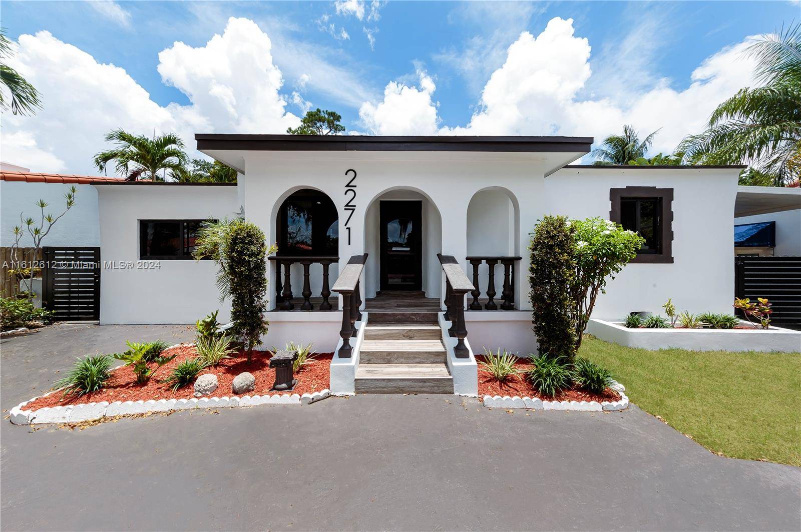 Welcome to your dream home in the desirable Shenandoah neighborhood.