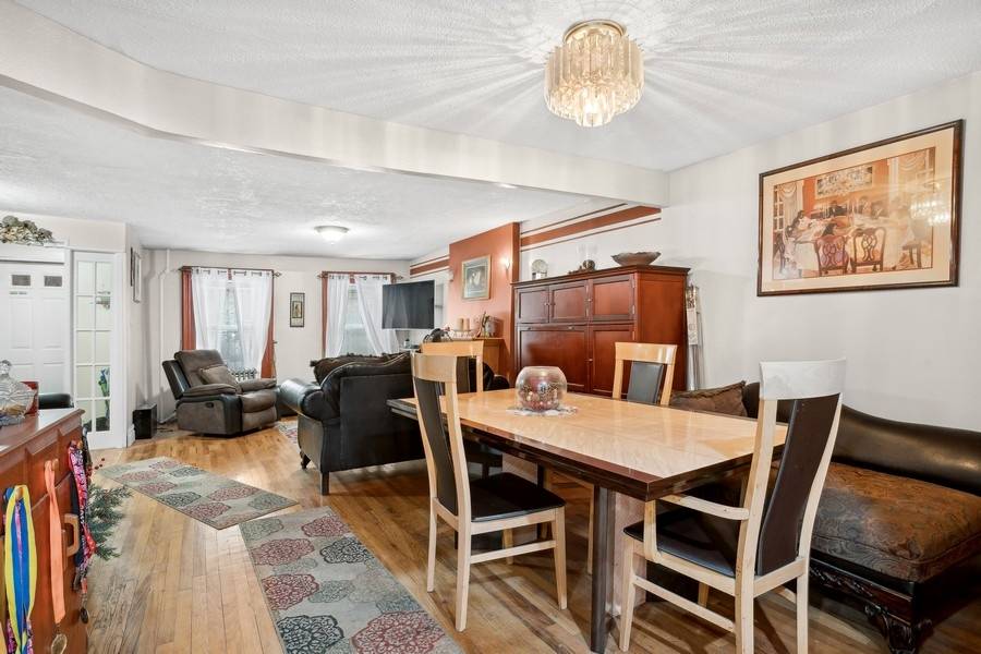 Historic Elegance Meets Modern Comfort 176 Macon Street, Bed Stuy Imagine Bedford Stuyvesant at the dawn of the 20th century newly built brownstones lining the streets, a vibrant community emerging, ...