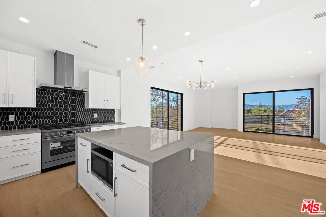 8904 Sawyer St 3BR Beverlywood La