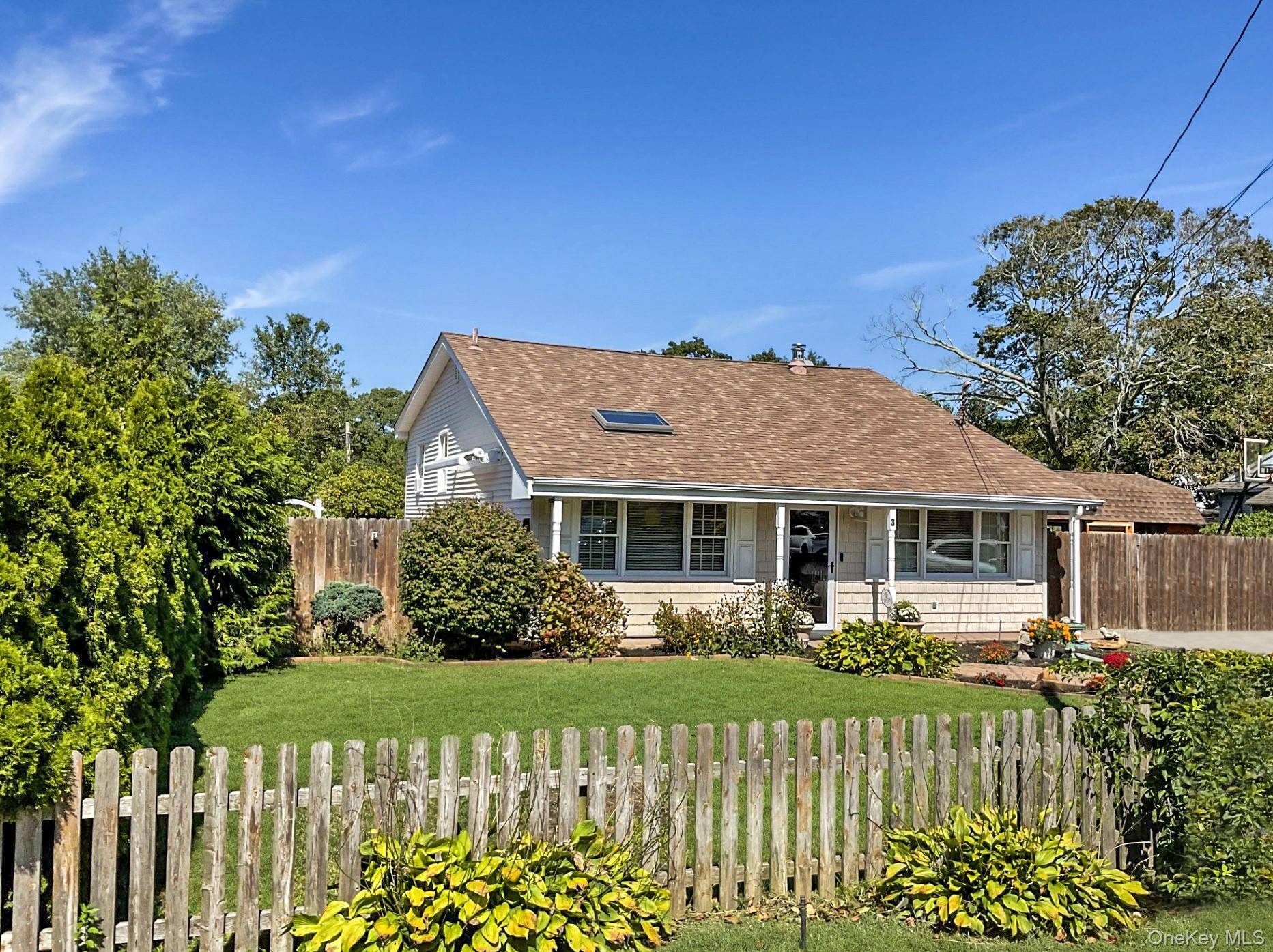 Welcome to 3 Hoover Ct. This expansive three level split offers a versatile layout amp ; comfortable living.