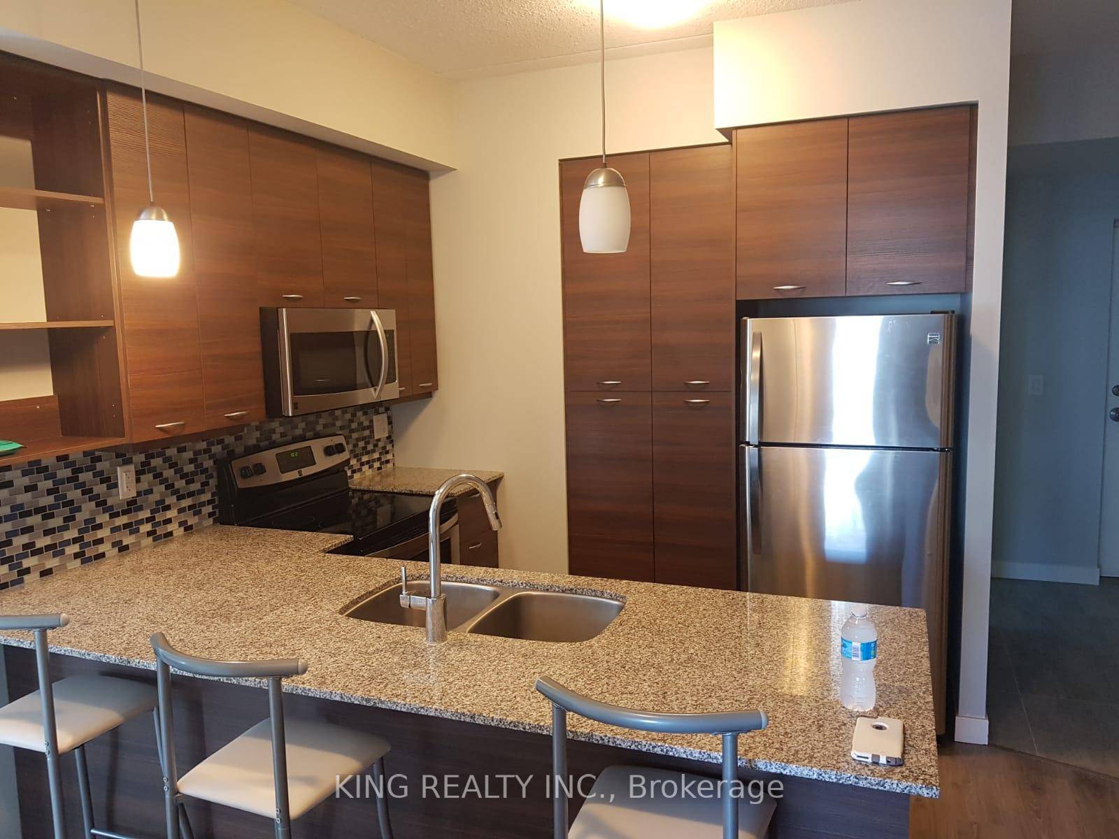 Bright, High Roof Suite In Sage2 !