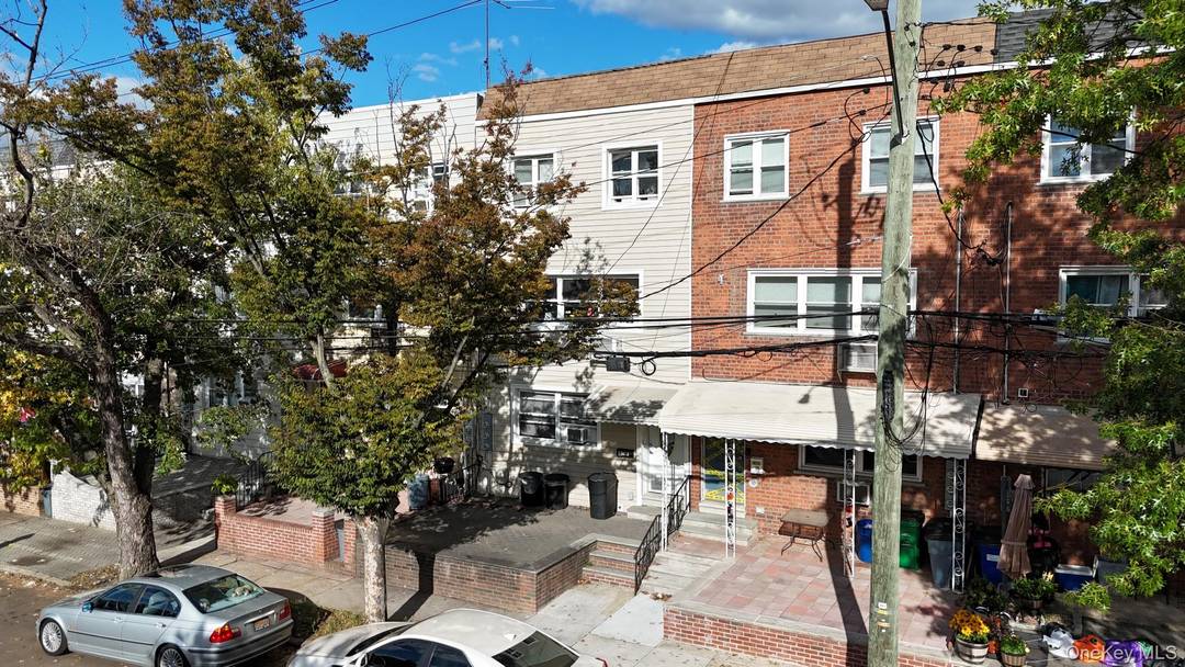 Investors ideal home. Located seconds from the Throgs Neck Expressway and easily accessible to all Bridges.