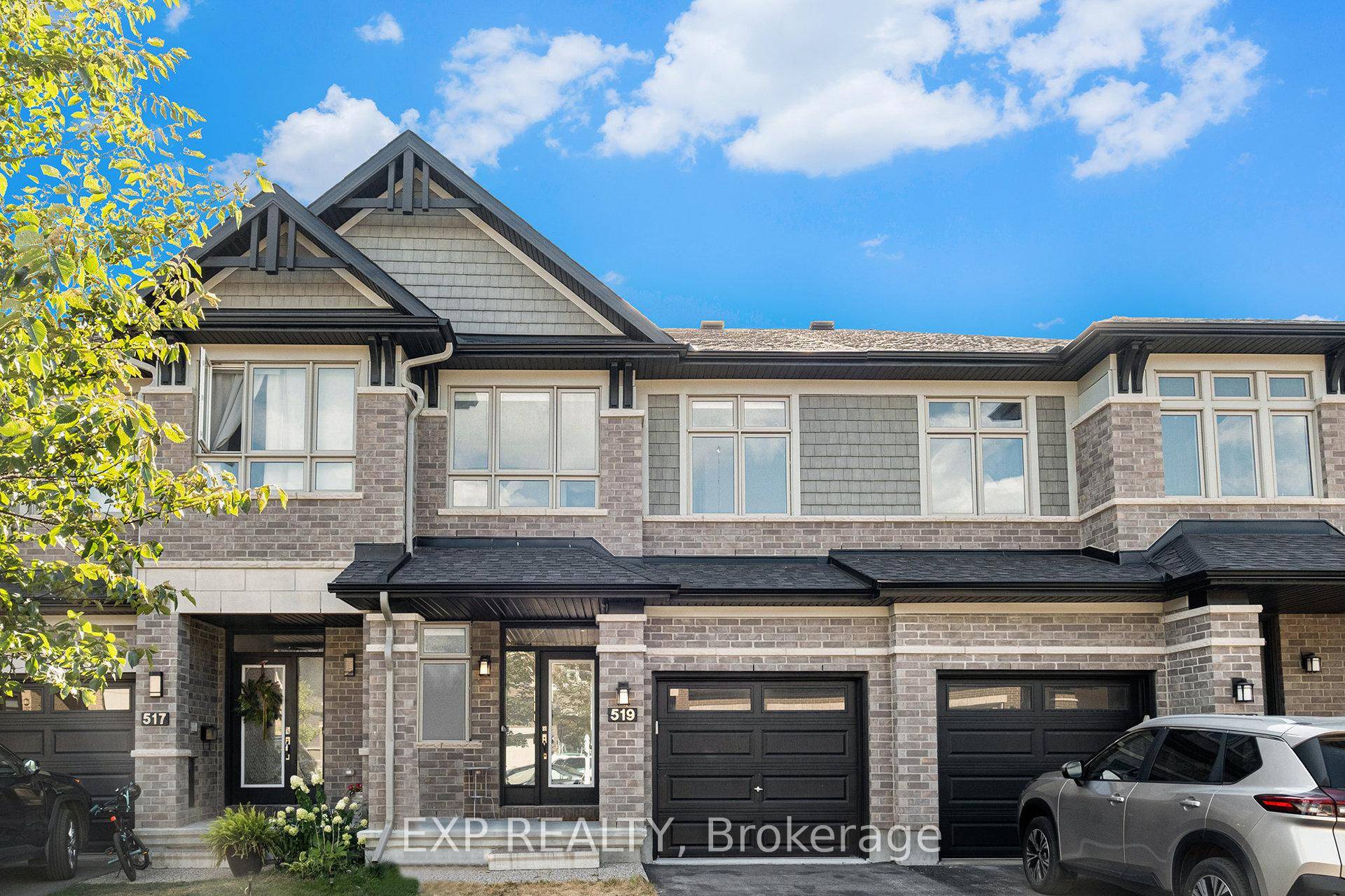 Welcome to this beautifully maintained townhome in Stittsville, offering over 2, 000 sq.
