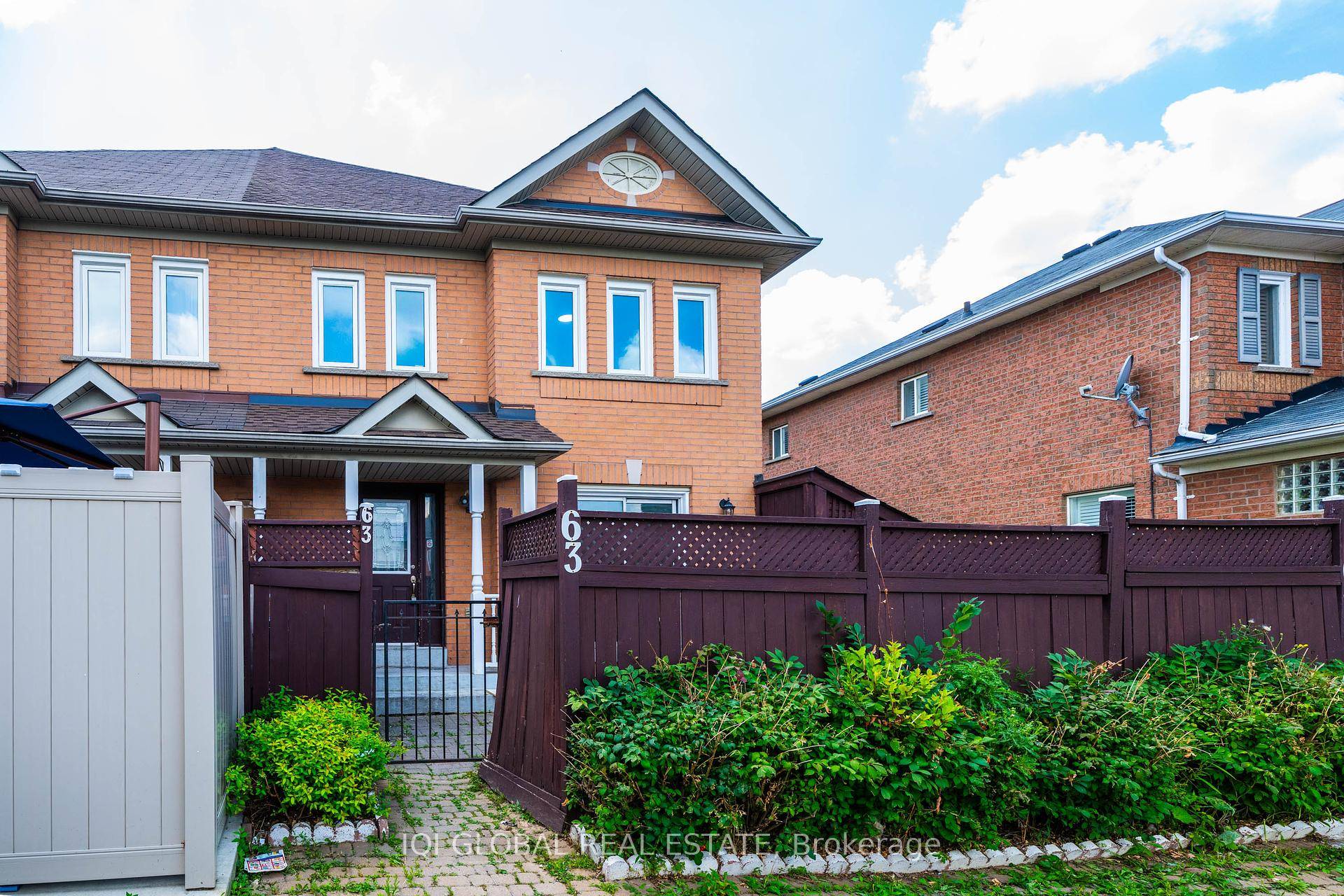 Spacious Freehold Townhouse Front Quad Steps Away From The Etobicoke Creek Trail, Schools, Shopping And Transit.