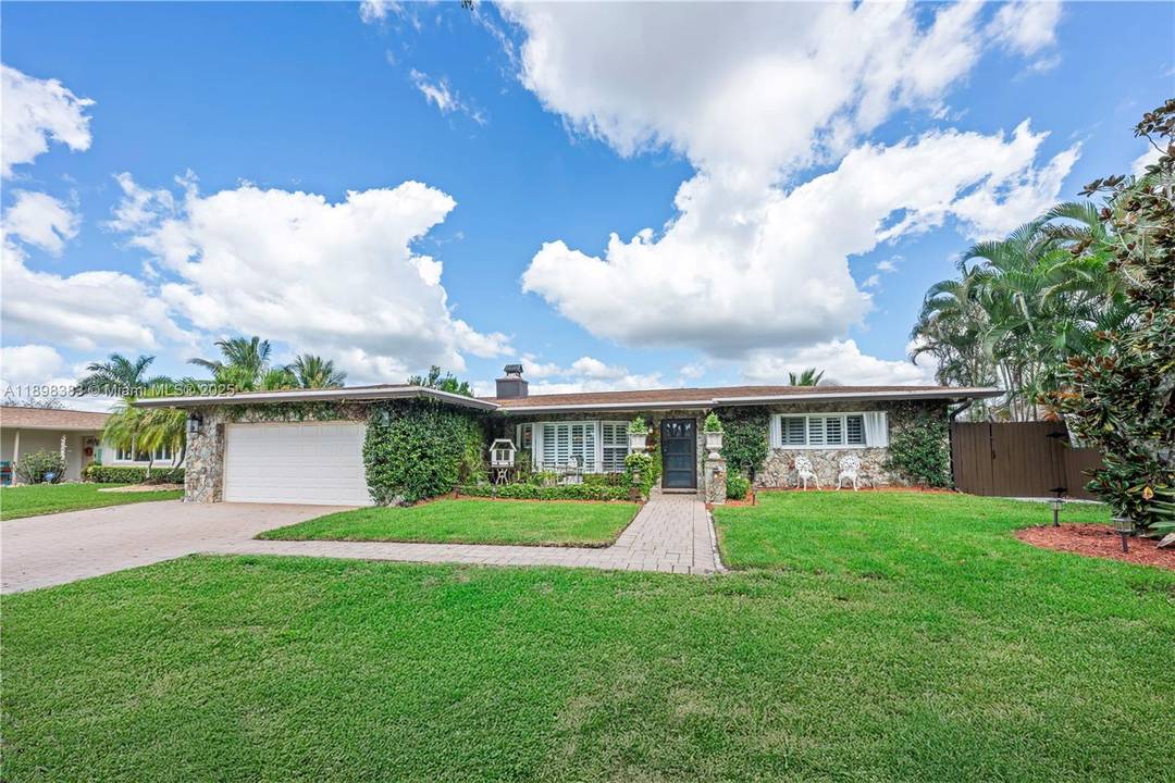 Waterfront living in Pembroke Lakes !