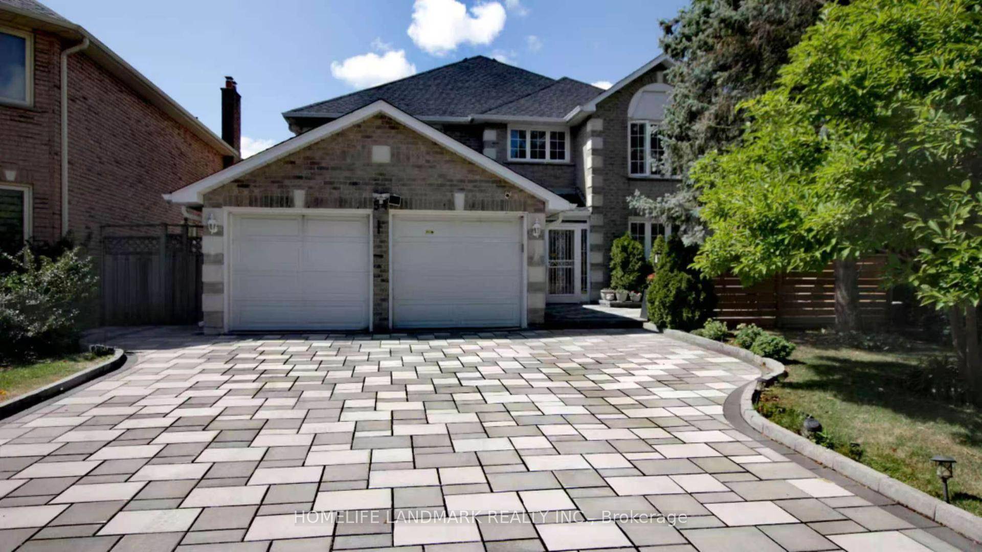 Bright And Spacious Backing On Ravine, 4 Bedrooms amp ; 1 Large office 3.