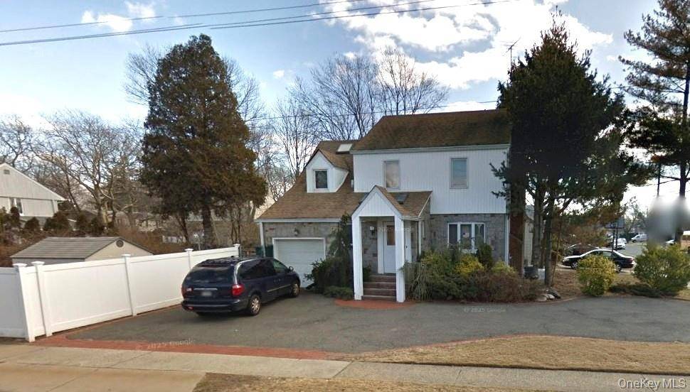 Charming 3 Bedroom Home with Spacious Backyard in Oceanside !
