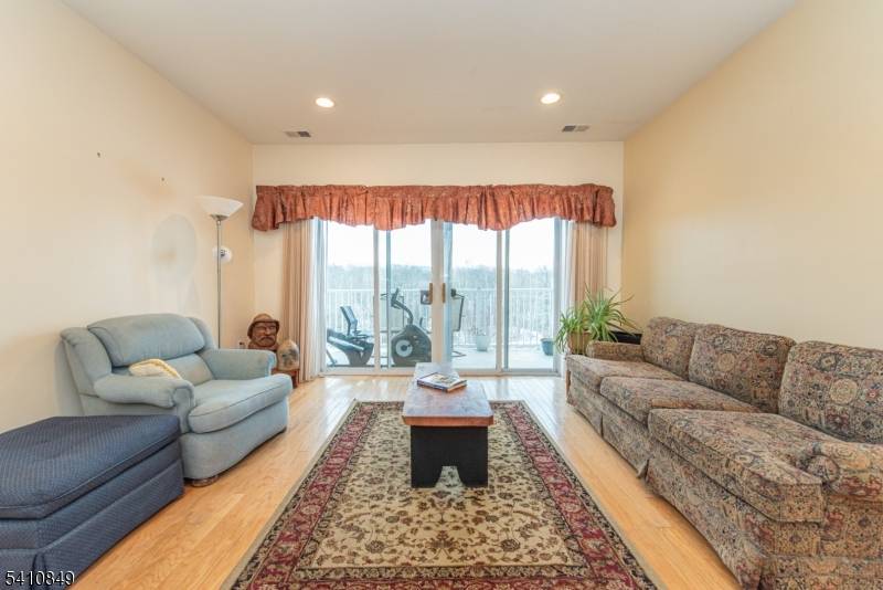 Opportunity knocks on Warren's Way in the sought after 55 community of Wanaque Reserve.