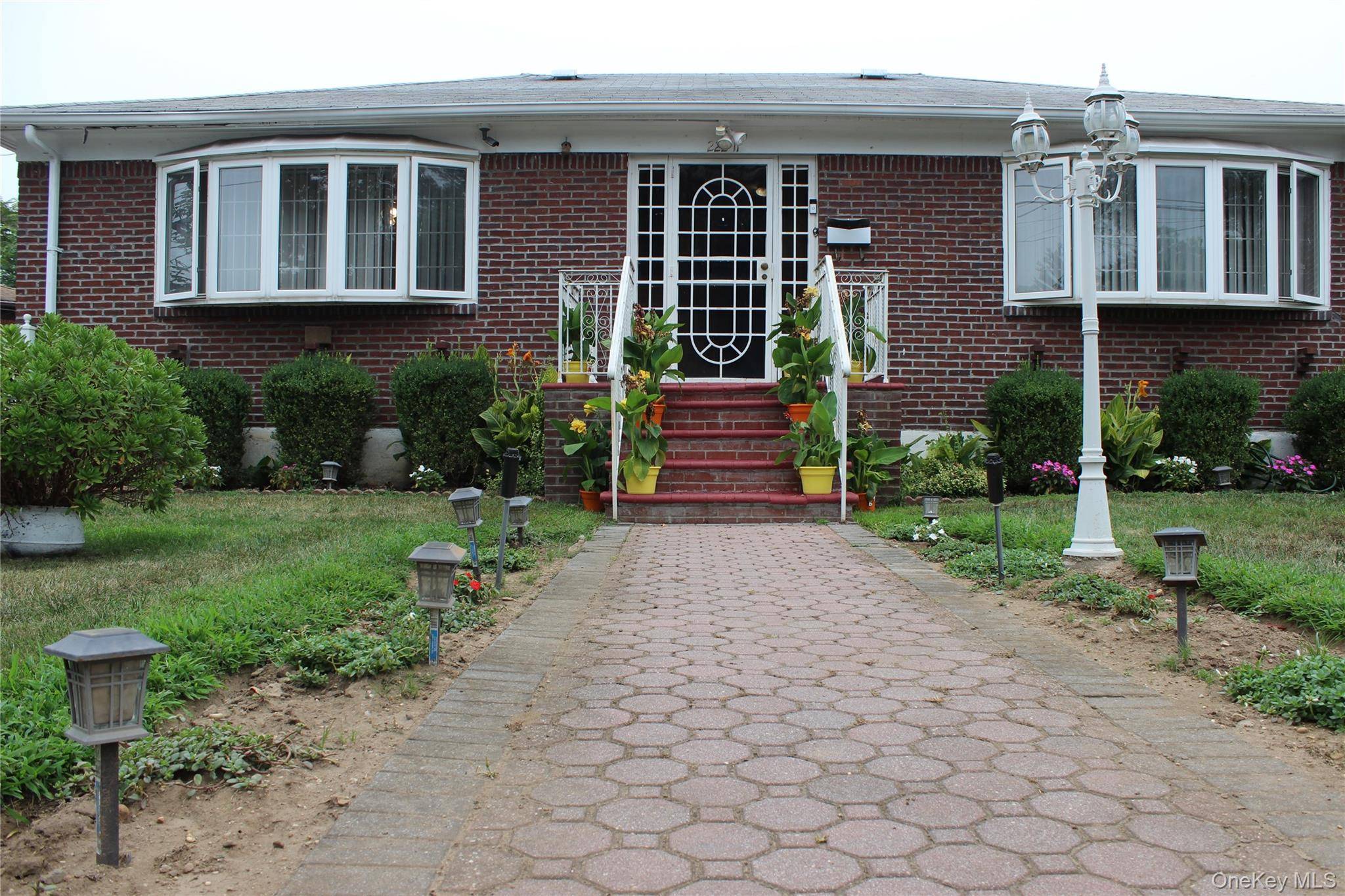 Welcome to this charming single family home nestled in the heart of Queens Village !
