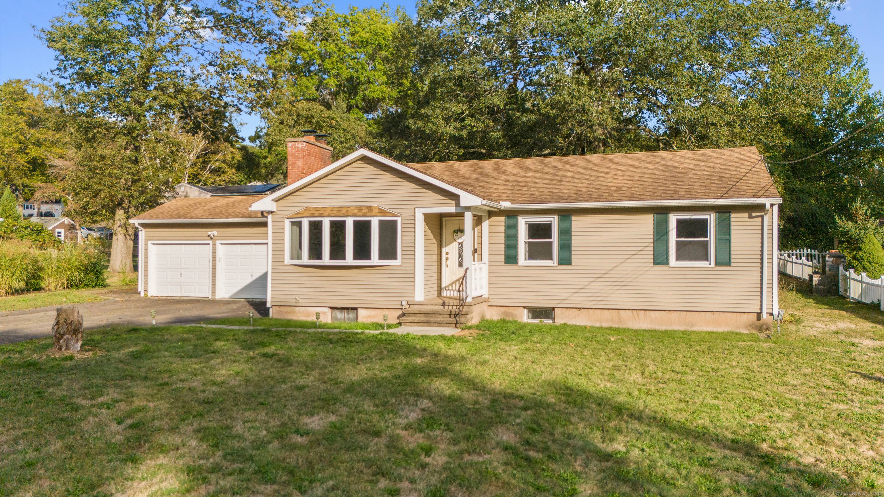 Bright, inviting, and ready to move right in !