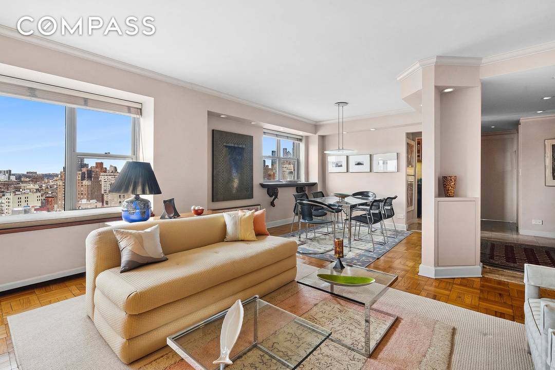 Perched high above Greenwich Village's Gold Coast, this sun drenched one bedroom offers jaw dropping westward views that stretch across Greenwich Village, the West Village, the Hudson River, and beyond.