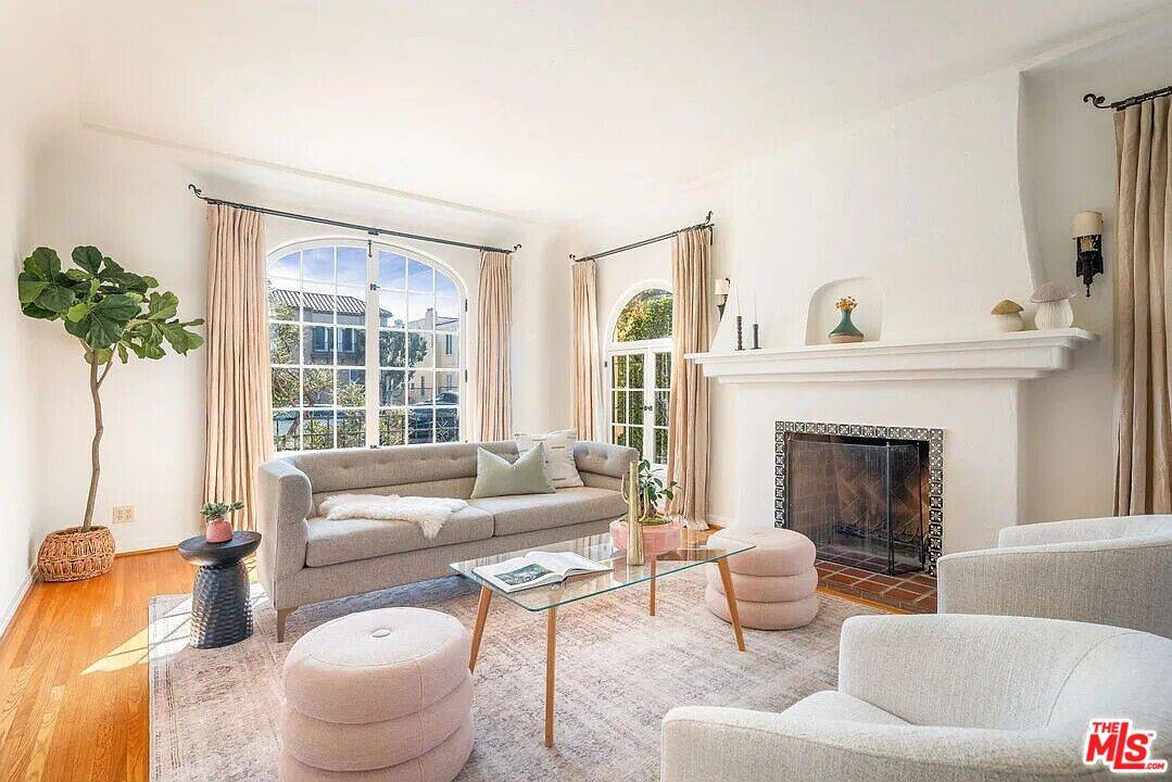 833  S Curson Ave 3BR Hancock Park La