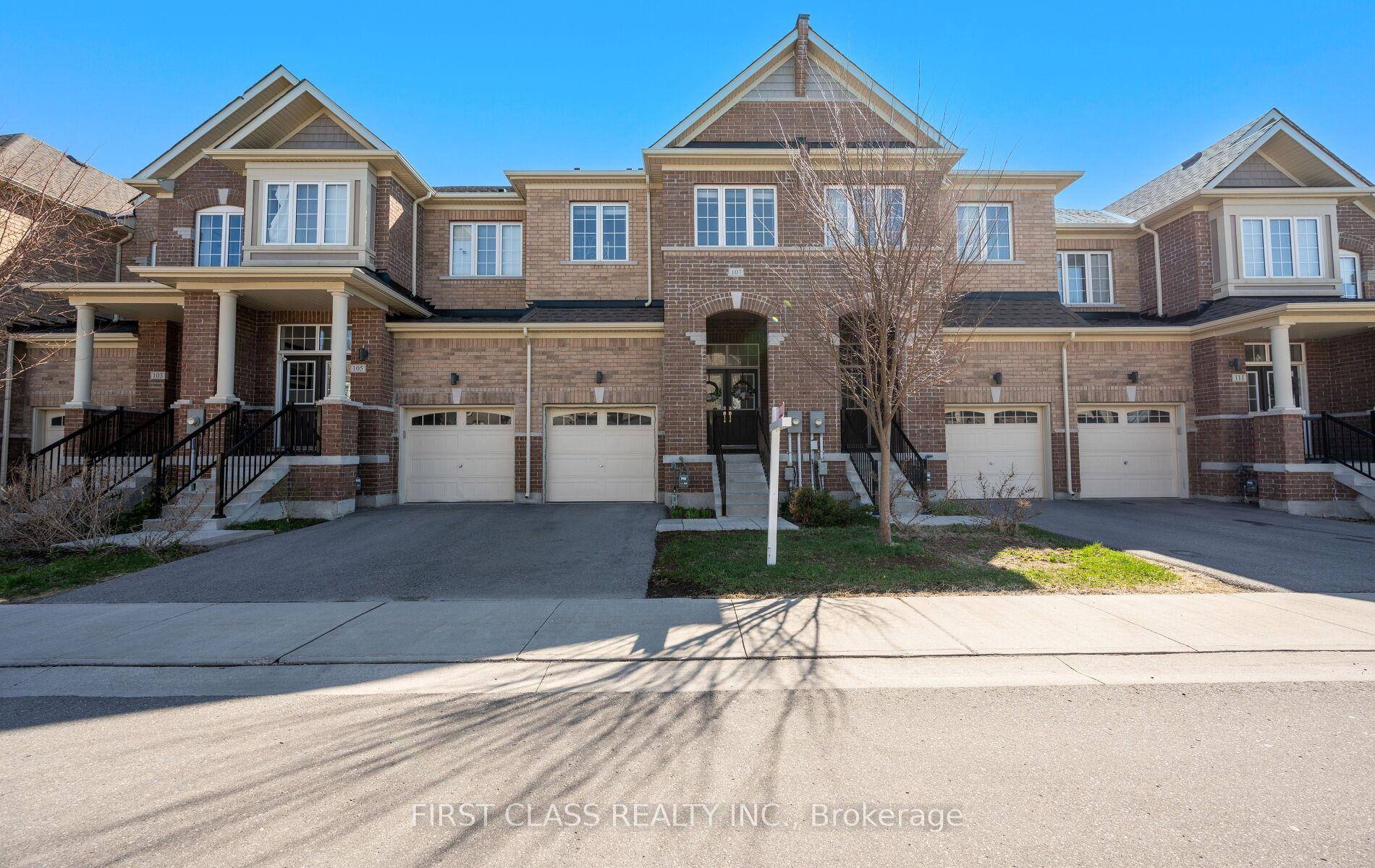 Welcome to 107 Knott End Crescent, a freshly painted, move in ready freehold townhome in the heart of Newmarkets sought after Glenway Estates.