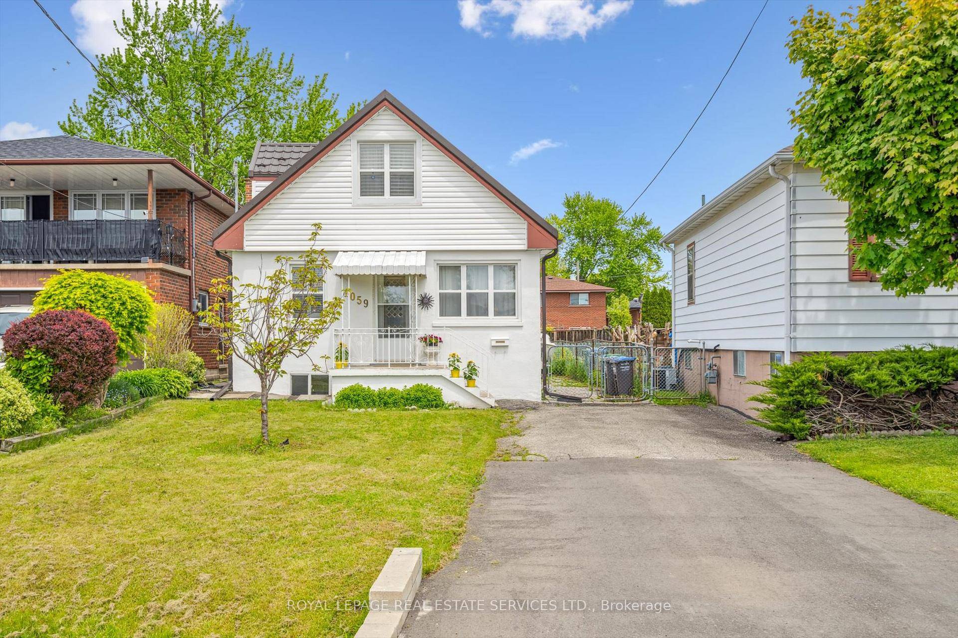 QUIET STREET EXTRA DEEP LOT IN LAKEVIEW !