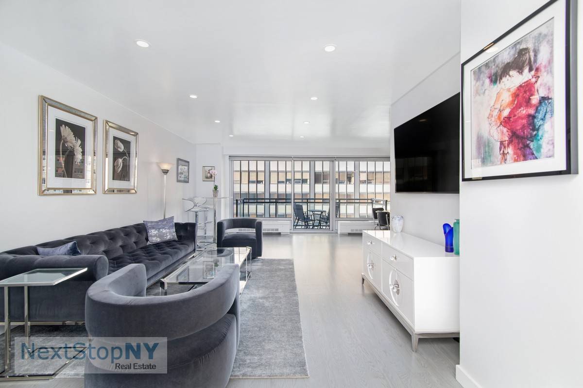 Luxury Living at Plaza 400 This beautifully renovated 1 bedroom, 1.