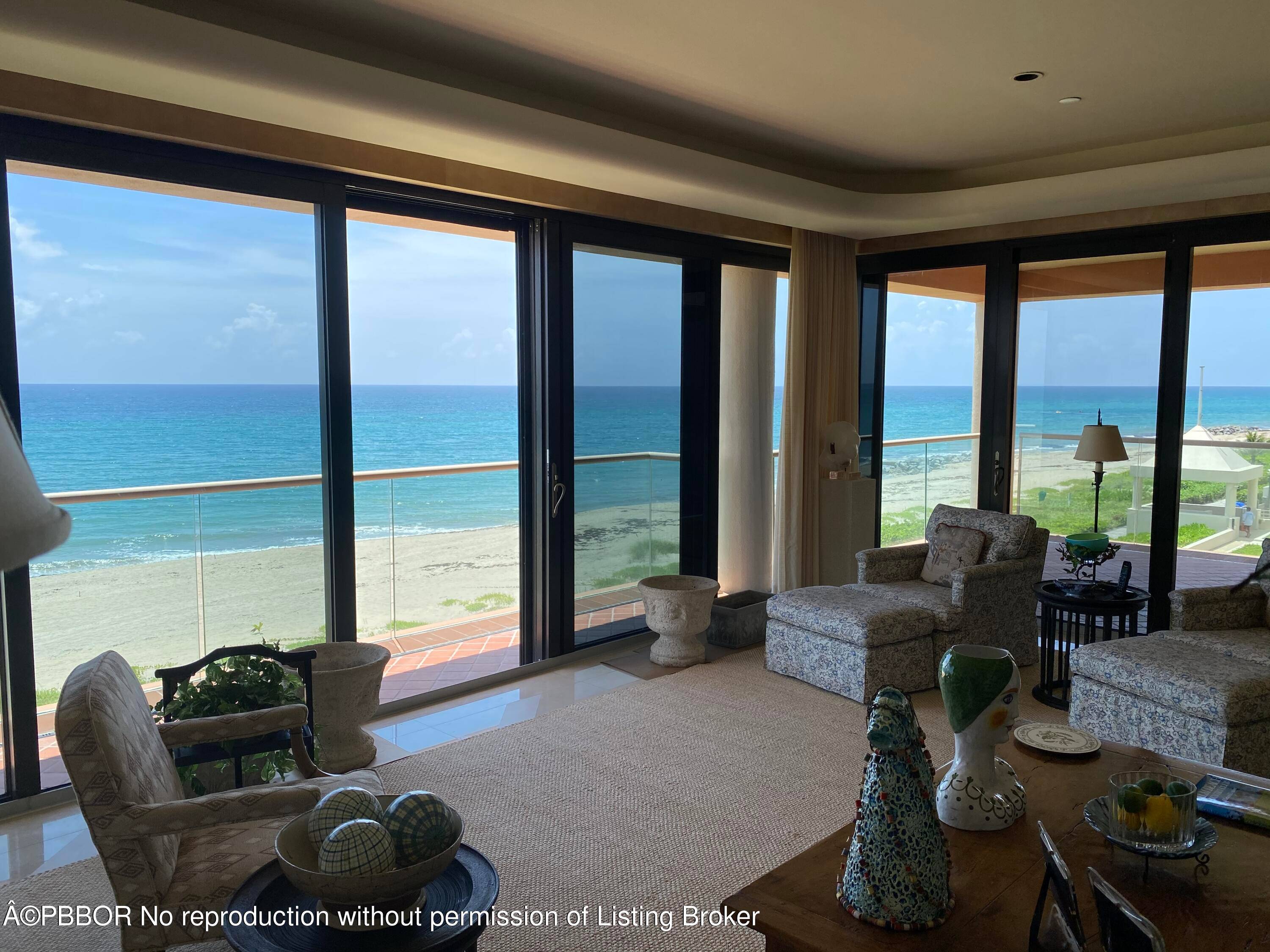 Direct oceanfront corner apt.