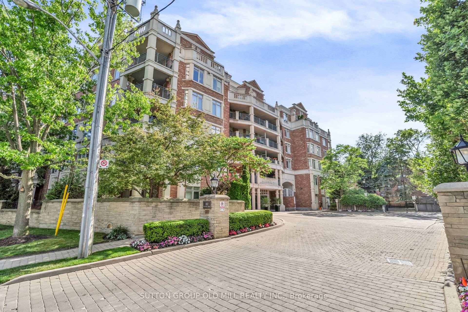 Welcome to this spacious and totally updated 2 bedroom den condo in the sought after Kensington I, a prestigious boutique residence at The Old Mill.