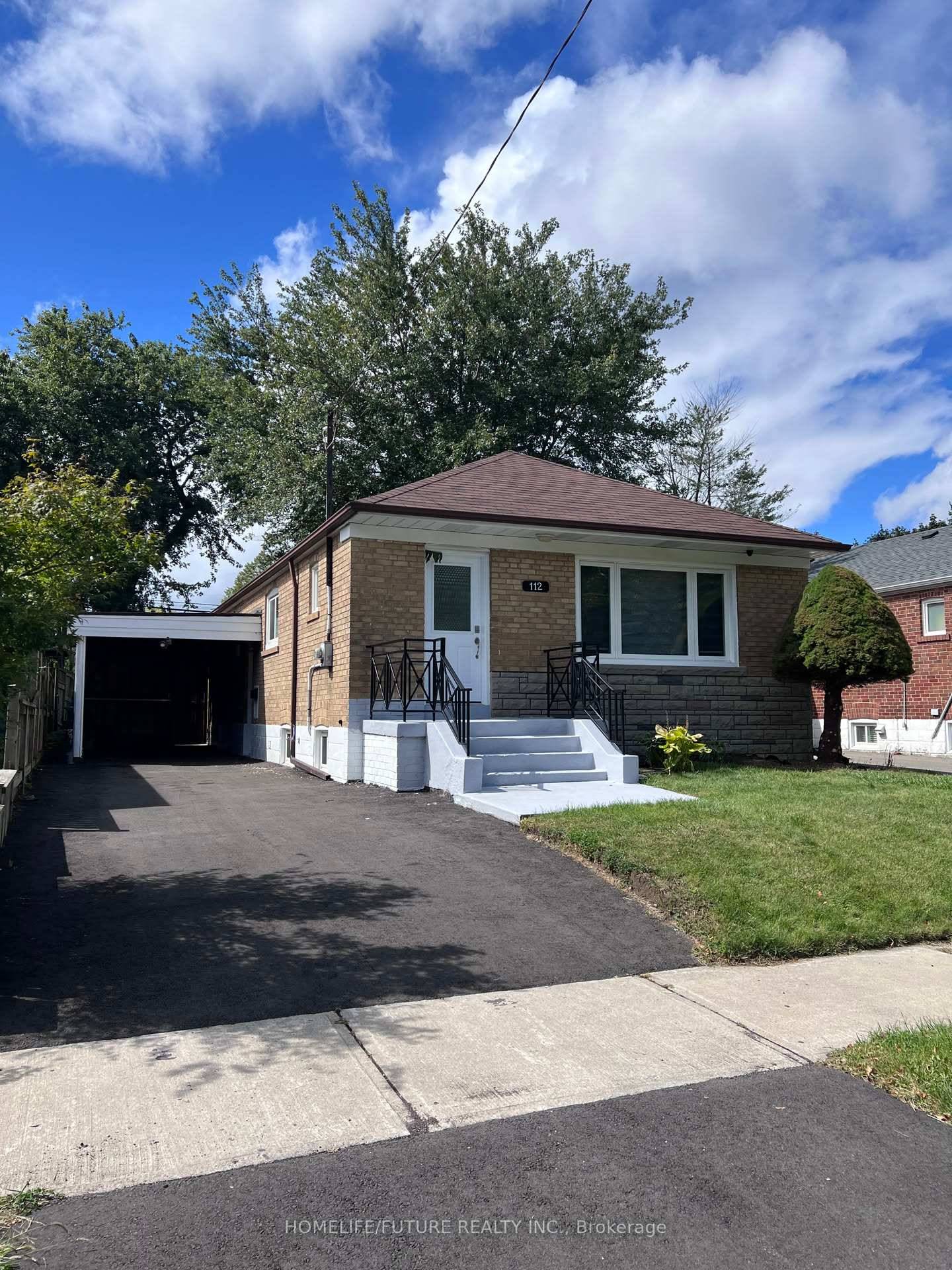 Amazing Bungalow in a Quiet Neighbourhood, Conveniently Located Near All Amenities, Highway, TTC, Schools And Shopping.