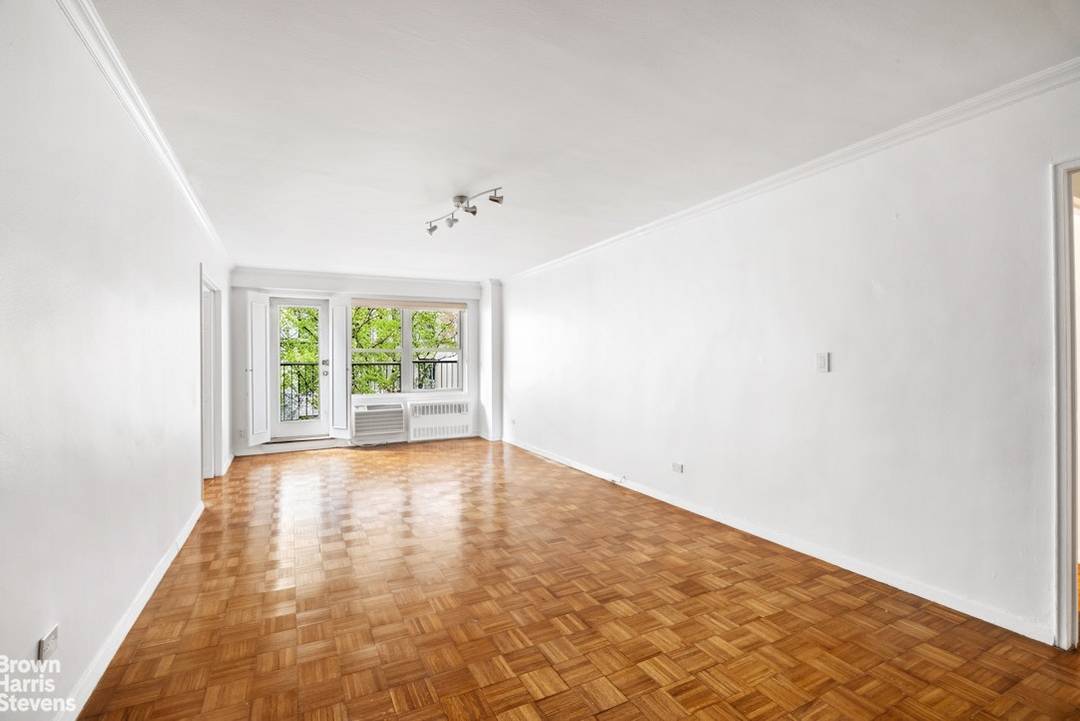 This generously sized, south facing one bedroom with a windowed home office and large balcony at 1199 Park Avenue combines space, functionality, and a premier Carnegie Hill address in a ...