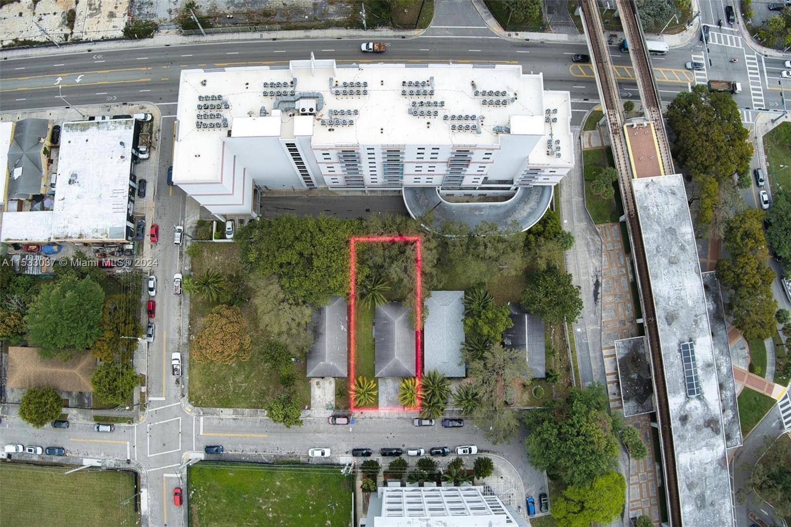 An amazing investment opportunity on this strategically located T6 8 zoned lot near Downtown Miami, the Miami River, Miami s Health District, Loan Depot Park, the Kaseya Center and more ...