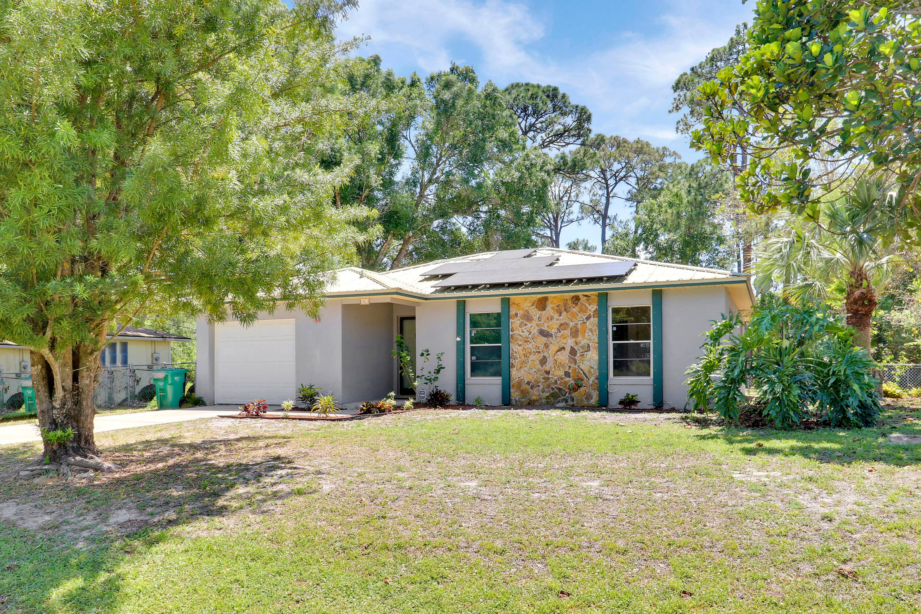 Nice clean home in good condition waiting for a new family !